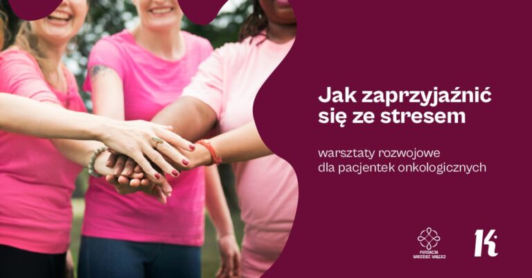 Kobiety w różowych koszulkach trzymające się za ręce, po prawej napis o warsztatach dla pacjentek onkologicznych.